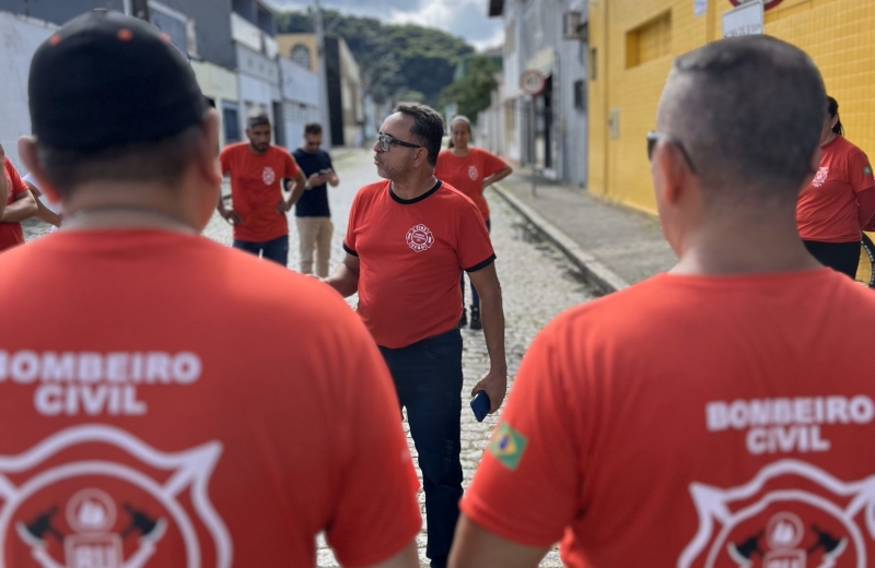 Treinamento de bombeiro civis com colocaboração Samae Antonina